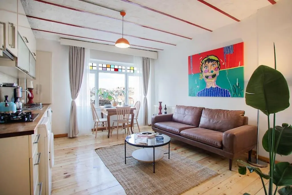 Inspiring 1+1 Suit In The Heart Of Istanbul
