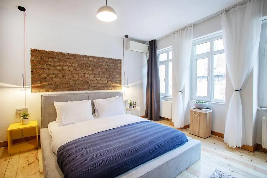 Inspiring 1+1 Suit In The Heart Of Istanbul